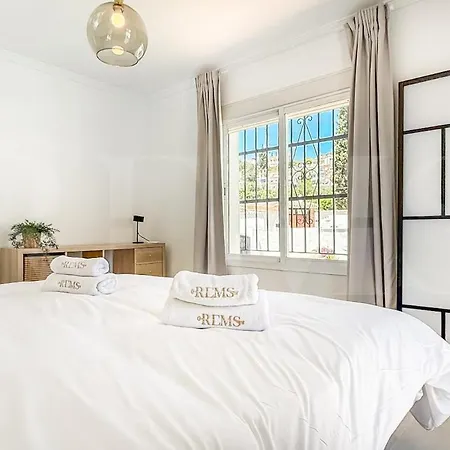 Villa Chic With Pool, Garden And Parking Rems