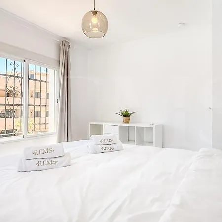 Chic With Pool, Garden And Parking Rems Fuengirola
