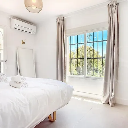 Chic With Pool, Garden And Parking Rems *