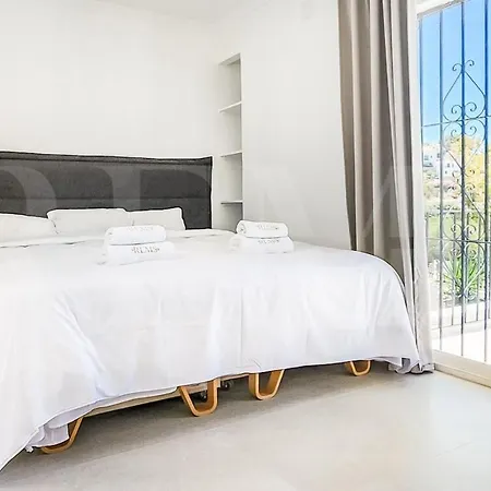 Chic With Pool, Garden And Parking Rems *