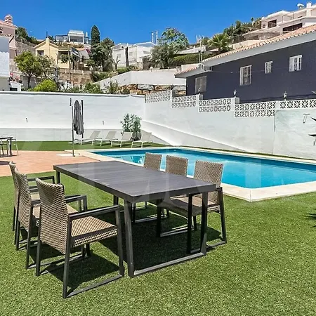 Chic With Pool, Garden And Parking Rems ヴィラ *