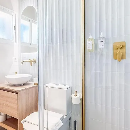 Chic With Pool, Garden And Parking Rems *