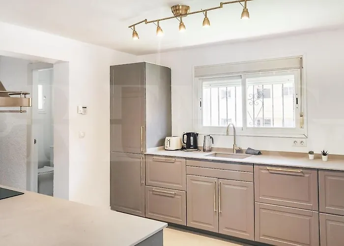 Chic With Pool, Garden And Parking Rems * Fuengirola