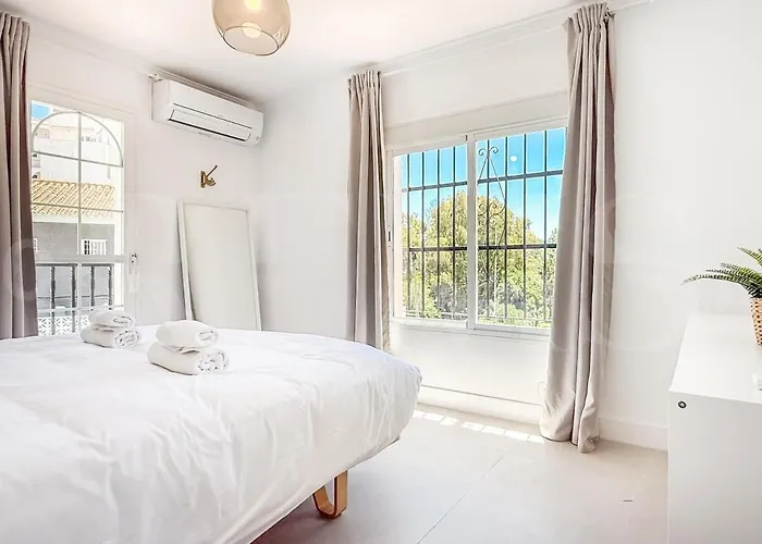 Chic With Pool, Garden And Parking Rems *