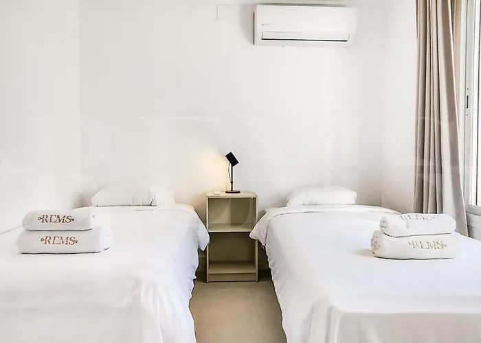 Willa Chic With Pool, Garden And Parking Rems Fuengirola