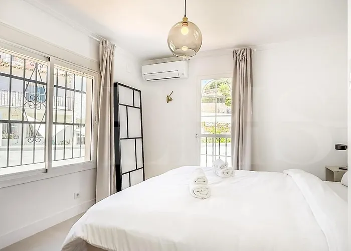 Chic With Pool, Garden And Parking Rems Willa *