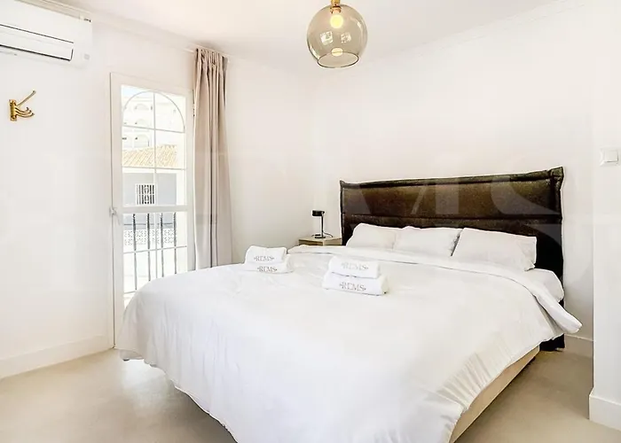 Chic With Pool, Garden And Parking Rems * Fuengirola