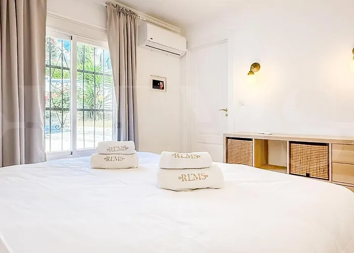 Chic With Pool, Garden And Parking Rems Willa