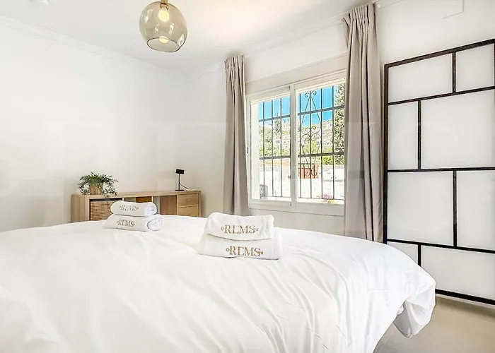 Willa Chic With Pool, Garden And Parking Rems