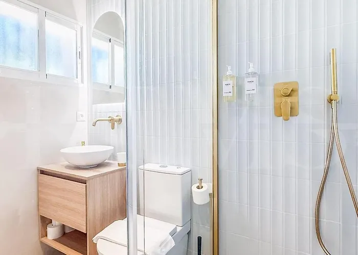 Chic With Pool, Garden And Parking Rems *