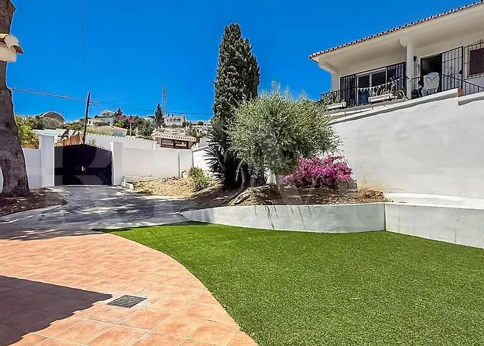 Chic With Pool, Garden And Parking Rems Willa Fuengirola