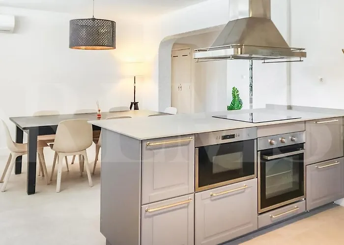 Chic With Pool, Garden And Parking Rems Willa *