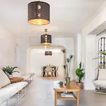 Chic With Pool, Garden And Parking Rems Villa