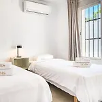 Chic With Pool, Garden And Parking Rems Villa *