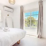 Chic With Pool, Garden And Parking Rems *