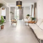 Chic With Pool, Garden And Parking Rems Villa