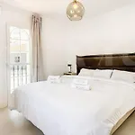 Chic With Pool, Garden And Parking Rems * Fuengirola