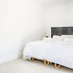 Chic With Pool, Garden And Parking Rems