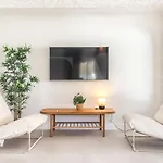 Chic With Pool, Garden And Parking Rems *