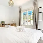 Villa Chic With Pool, Garden And Parking Rems