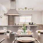 Chic With Pool, Garden And Parking Rems