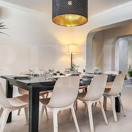 Chic With Pool, Garden And Parking Rems 别墅