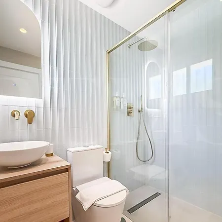 Chic With Pool, Garden And Parking Rems 别墅 *