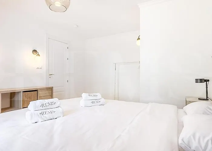 Chic With Pool, Garden And Parking Rems Вилла