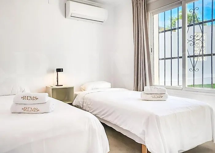 Chic With Pool, Garden And Parking Rems Вилла *