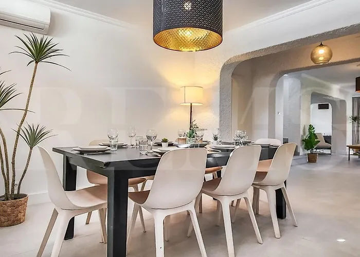 Chic With Pool, Garden And Parking Rems Вилла