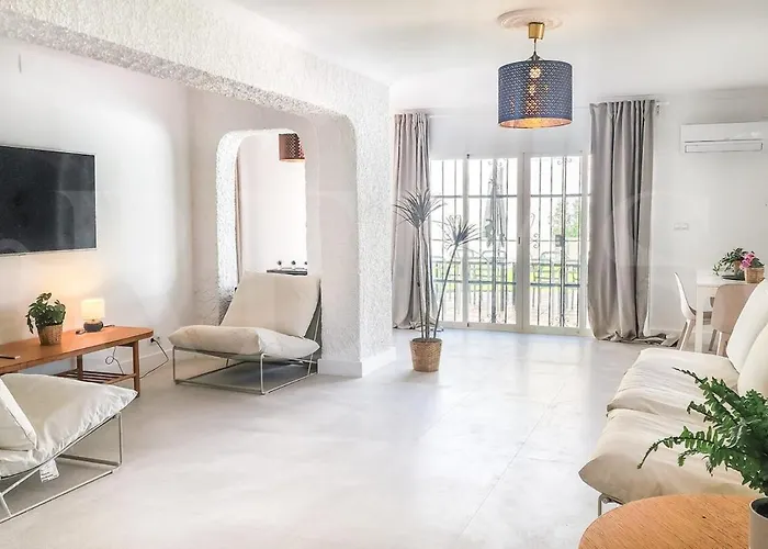 Chic With Pool, Garden And Parking Rems Вилла *