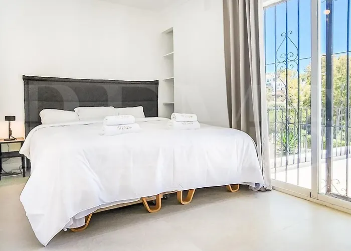 Chic With Pool, Garden And Parking Rems *