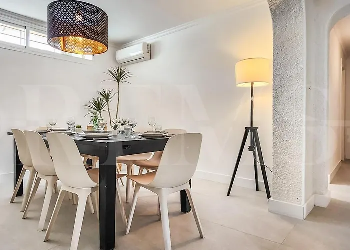 Chic With Pool, Garden And Parking Rems Вилла