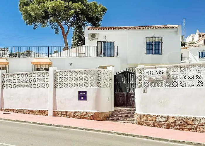 Вилла Chic With Pool, Garden And Parking Rems *