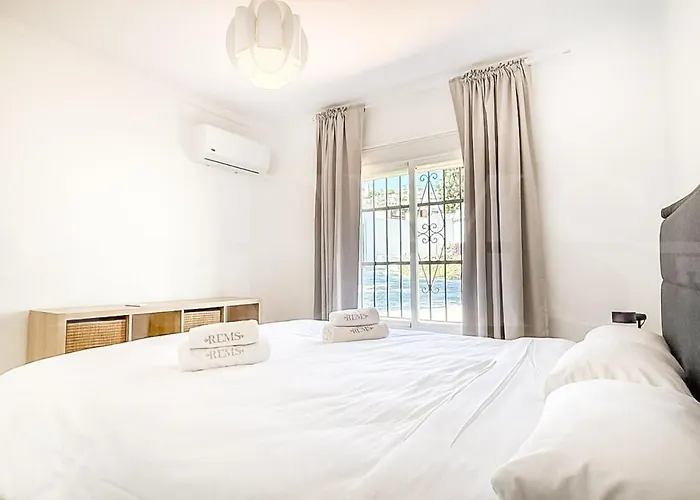 Chic With Pool, Garden And Parking Rems Вилла *