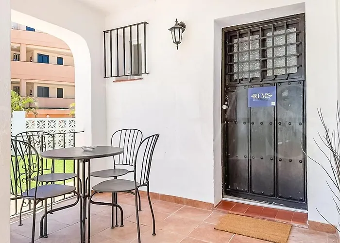 Вилла Chic With Pool, Garden And Parking Rems *